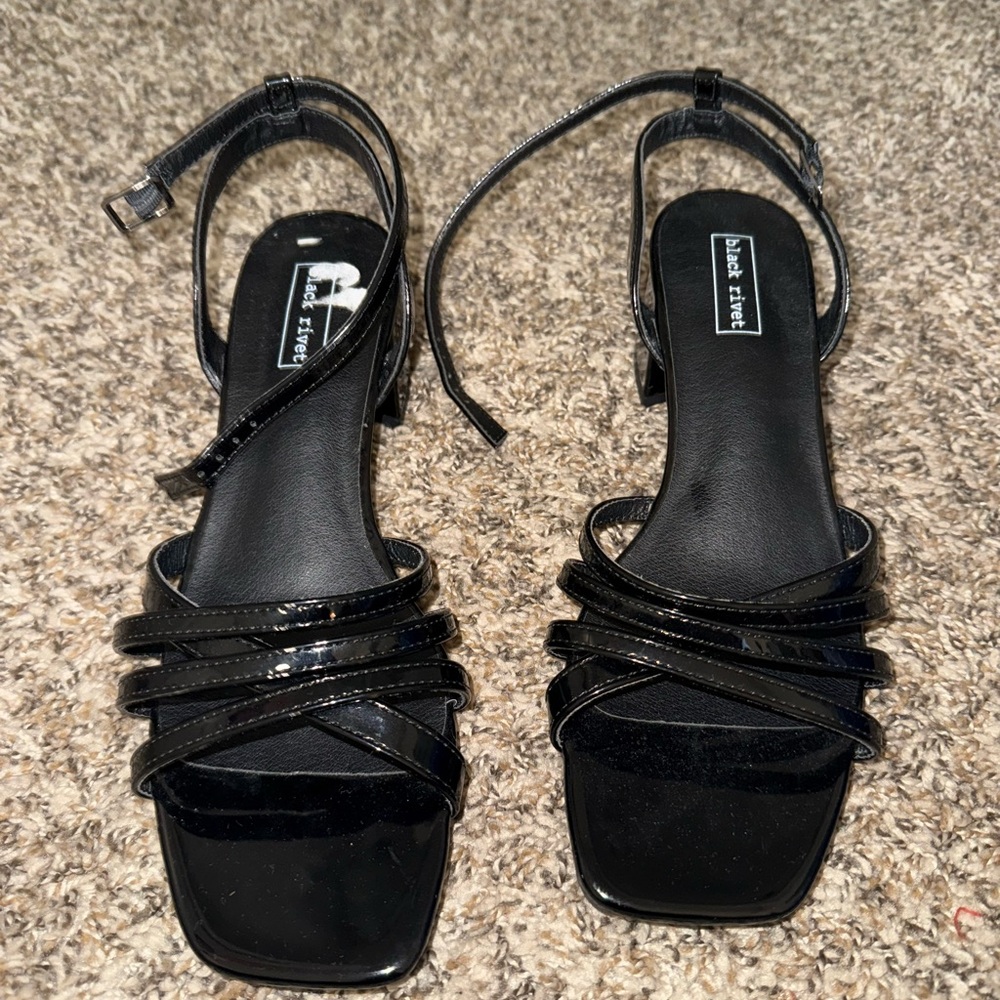 Black Rivet Black Heels Elegant Design